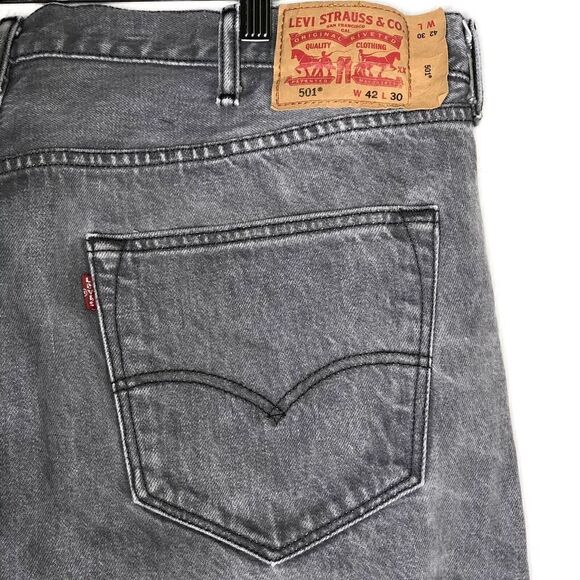 Levi's Mens 501 Jeans Size 42 x 30 Straight Leg Gray Denim 100% Cotton - Picture 4 of 9
